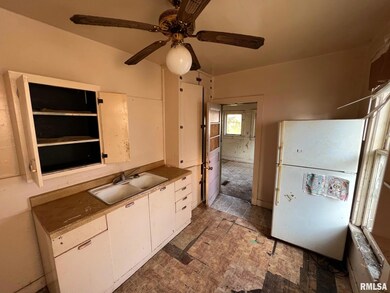 211 S Hamilton St, Lincoln, IL 62656 - photo 6