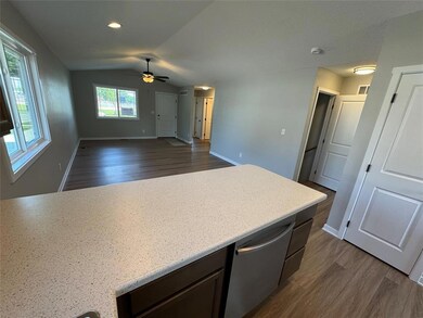 4512 SW 2nd St, Des Moines, IA 50315 - photo 5