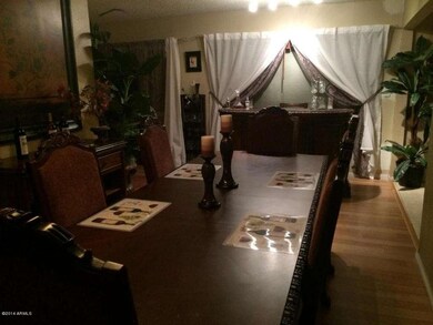 Large family style dining rooom
