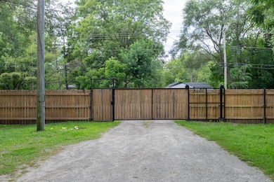 3131 & 3135 Burr St-7 (1)