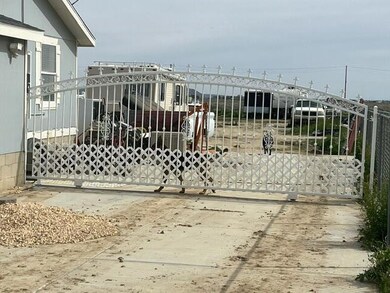 2148 58th St W, Rosamond, CA 93560 - photo 5