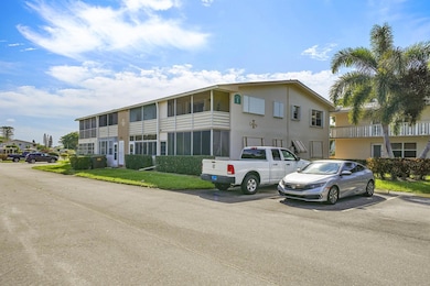 213 Cambridge I, West Palm Beach, FL 33417 - photo 2