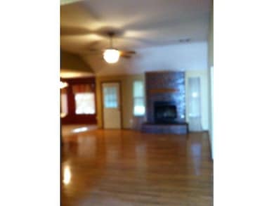 704 Coopers Hawk Dr, Norman, OK 73072 - photo 2