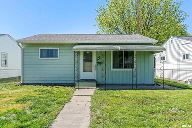 813 N Sherman St, Lincoln, IL 62656 - photo 3