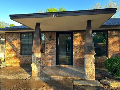 211 W Merritt Ave, Ennis, TX 75119 - photo 4