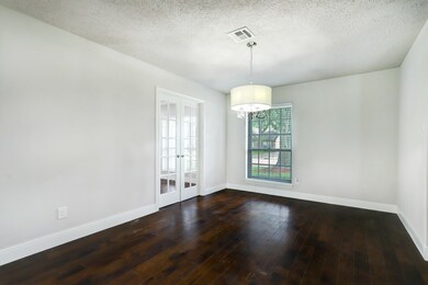 1022 Cheshire Ln, Houston, TX 77018 - photo 5
