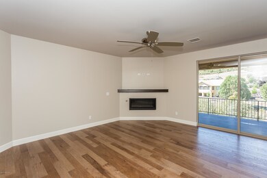 007_Living Room