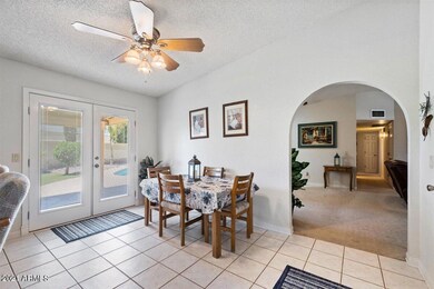 Dine in kitchen