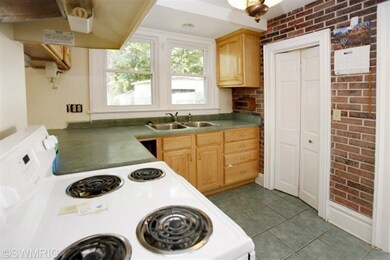 213 N Sycamore St, Marshall, MI 49068 - photo 5