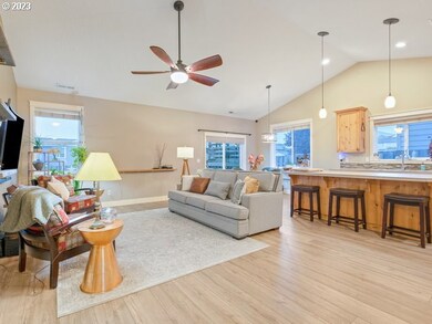 977 E 16th St, Lafayette, OR 97127 - photo 7