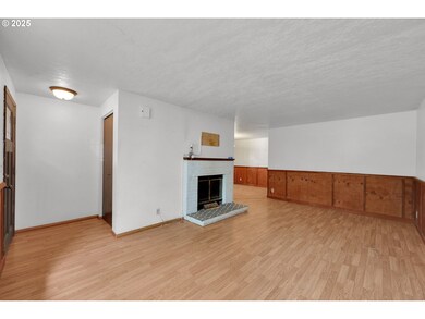 810 Birch St, Junction City, OR 97448 - photo 4