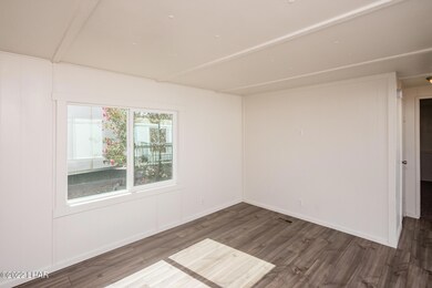 1100RiversideDrUnit112_09