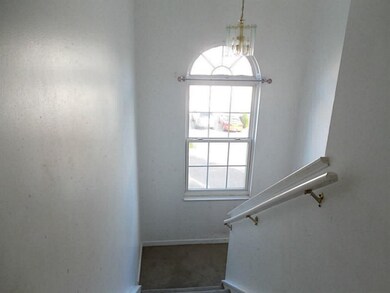 Entry/Foyer.