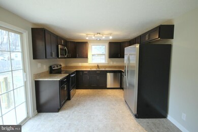 10910 Deerfield Dr, Fredericksburg, VA 22407 - photo 3