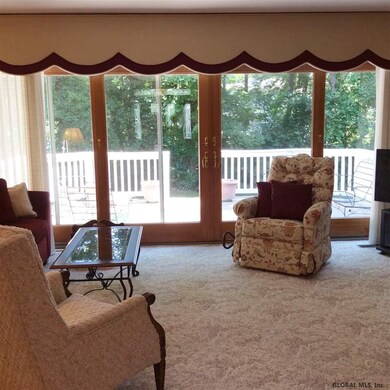 938 Douglas Ct, Schenectady, NY 12309 - photo 7