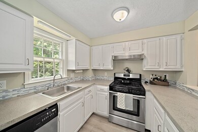 523 Washington St unit C10, Pembroke, MA 02359 - photo 4