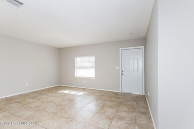 004-photo-living-room-8883154