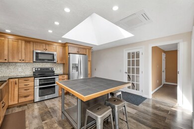 124 Pine Meadows Cir, Bennington, NH 03442 - photo 4