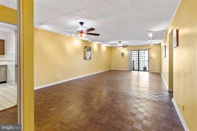 20822 Valley Forge Cir, King of Prussia, PA 19406 - photo 3