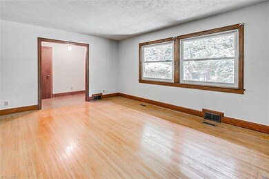 1042 Westmont Dr, Asheboro, NC 27205 - photo 7