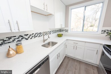 8684 Brae Brooke Dr, Lanham, MD 20706 - photo 6