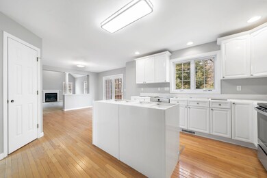 23 White Oak Dr, Nashua, NH 03063 - photo 2