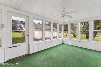 2004 Chipperfield Dr, Stroudsburg, PA 18360 - photo 4