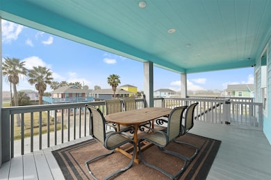 Large front deck perfect for hosting
