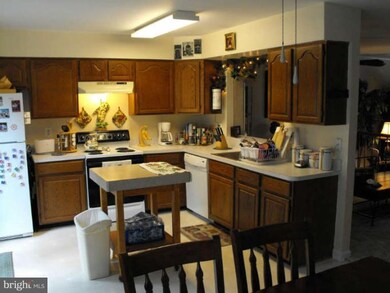 13960 Lightburn Ln, Centreville, VA 20121 - photo 2