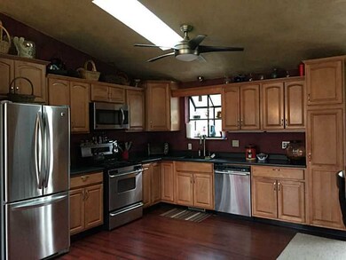 Kitchen. Thomasville Kitchen, Bambo floor, Stainle