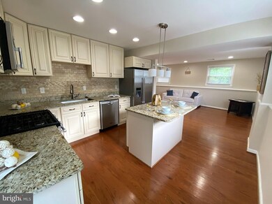 1052 Marleigh Cir, Towson, MD 21204 - photo 5