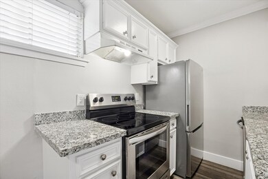 3618 Garrott St unit 13, Houston, TX 77006 - photo 2