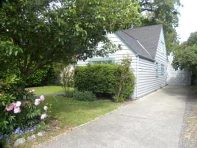 727 NW 4th St, Grants Pass, OR 97526 - photo 3