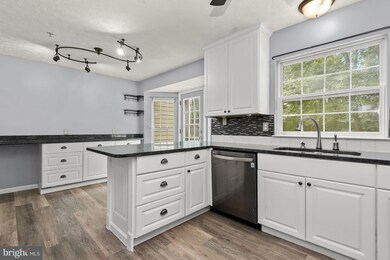 904 Chestnut Wood Ct, Chestnut Hill Cove, MD 21226 - photo 7