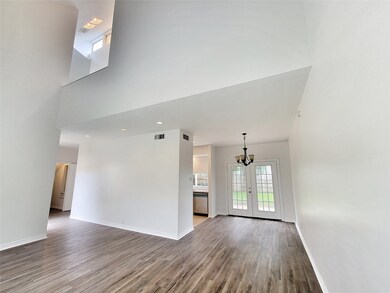 1623 W Adoue St, Alvin, TX 77511 - photo 2