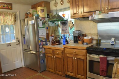 915 College Ct, Lewisburg, PA 17837 - photo 3