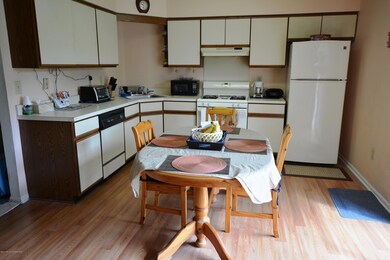 Eat-in Kitchen
