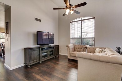 3330 E Windmere Dr-11