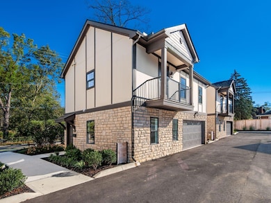 003_ 2015 102 W 5th Ave 068-2