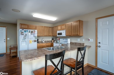 310 Oak Park Cir, Marion, IA 52302 - photo 6