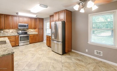 3109 Auburn Cir, Louisville, KY 40299 - photo 4