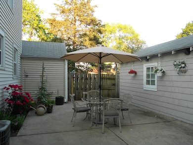 708 N Kenilworth Ave, Elmhurst, IL 60126 - photo 2