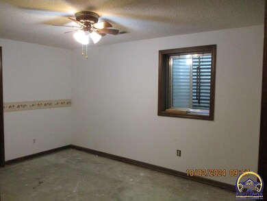 2419 SW Brookhaven Ln, Topeka, KS 66614 - photo 7
