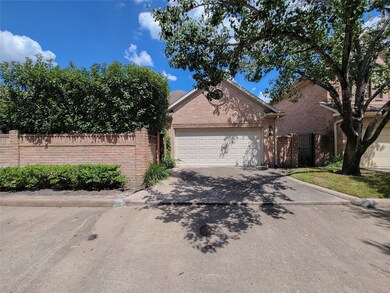 6842 Oakwood Trace Ct, Houston, TX 77040 - photo 2