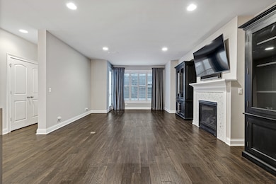 130 S Washington St, Wheaton, IL 60187 - photo 4