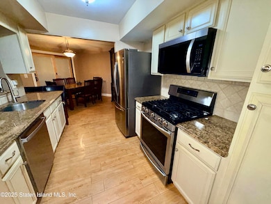 1446 Forest Hill Rd unit 4, Staten Island, NY 10314 - photo 6