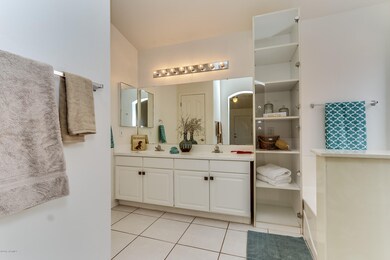 Sendero Claro Master Bath