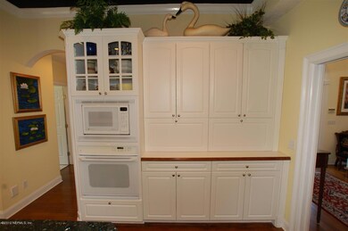 Kitchen Oven Area