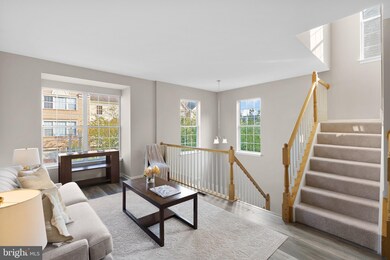 2498 Clover Field Cir, Herndon, VA 20171 - photo 3