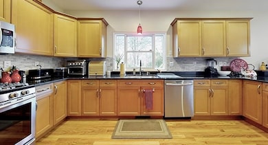 164 Centennial Dr, Milford, CT 06461 - photo 7